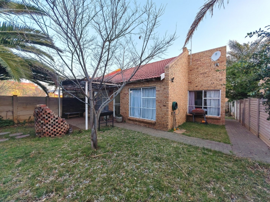 2 Bedroom Property for Sale in Langenhovenpark Free State